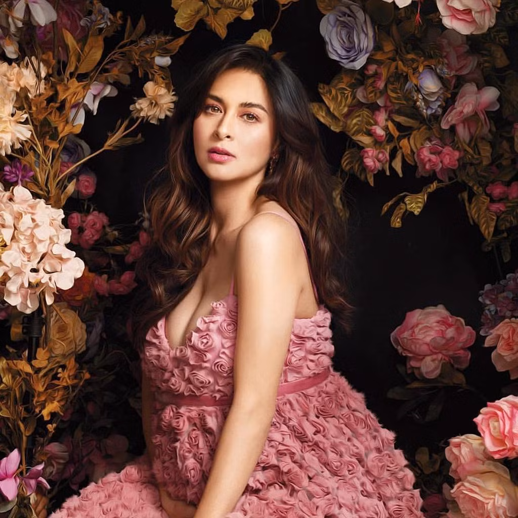 Marian Rivera vừa trở thành gương mặt trang bìa ấn phẩm Mega số tháng 4. Quản lý của cô, Rams David, cho biết nữ diễn viên đang mang bầu ở tháng thứ 9. Thời gian dự sinh của cô là tháng 4.