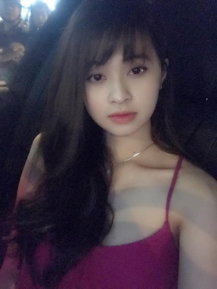 Trước khi bị bắt, cô gây ấn tượng với phong cách gợi cảm, đốt mắt