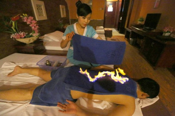 Các salon quảng cáo rằng phương pháp này tuyệt đối an toàn, được thực hiện bởi các nhân viên được đào tạo kỹ lưỡng.Tuy nhiên, các chuyên gia thì cảnh báo phương pháp này có thể gây nguy hiểm.