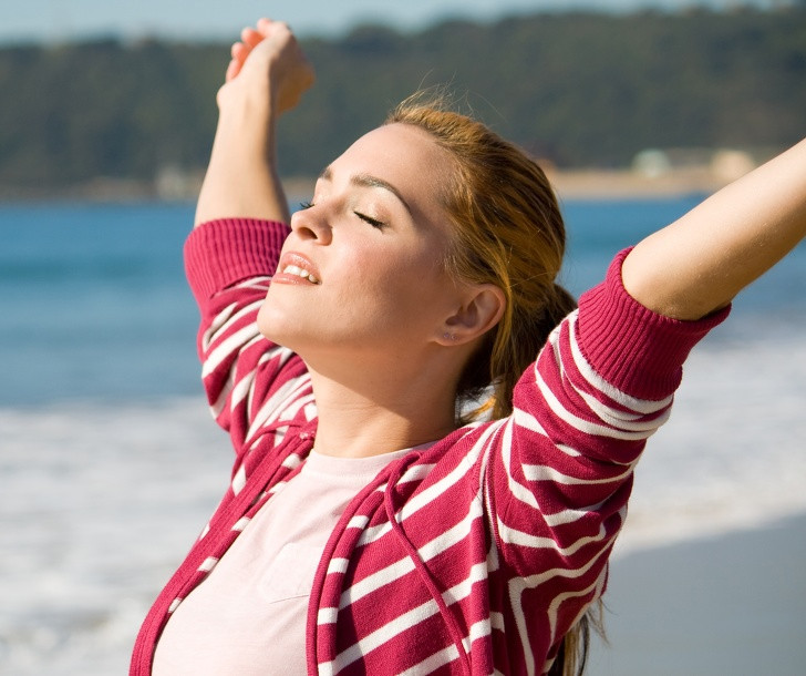 Đi dạo để giải phóng endorphin và chống đau: Tập thể dục là điều tốt nhất cho bạn nhưng nếu cơn đau khiến bạn không làm được điều này hãy thử đi dạo bên ngoài. Hoạt động thể chất, như tập thể dục hoặc đi bộ, giải phóng endorphin hoặc hóa chất não, làm giảm cảm giác đau. 