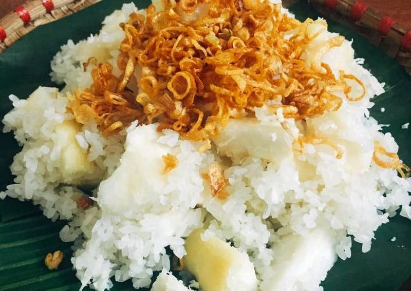 Nguyên liệu làm nên món xôi này chủ yếu là gạo và sắn, nghe thì đơn giản nhưng cần đến sự tỉ mỉ, tận tâm của người làm mới có thể tạo nên món ăn ngon.