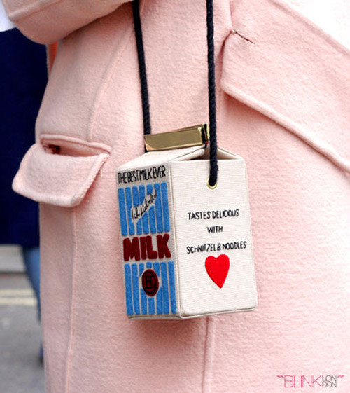 Túi xách hình hộp sữa cho những tín đồ hảo ngọt.