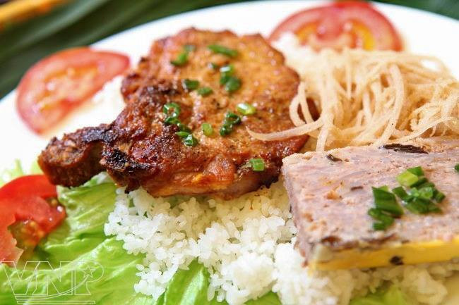 Nếu là người dân ở nơi khác khi đến Sài Gòn, thử ăn vài quán thì khó có thể nhận ra sự khác biệt vì các quán cơm tấm bình dân ở Sài Gòn hầu như đều có khẩu vị tương tự nhau đến 80%-90%. 