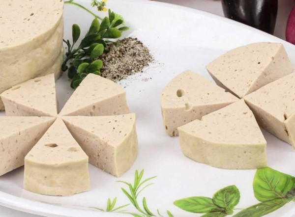 Giò lụa chay cũng là một trong những món ăn đẹp mắt, dễ làm.