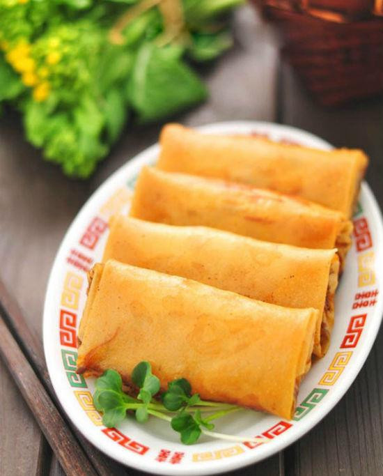 Mâm cỗ chay sẽ thêm phần ngon mắt hơn khi có món nem chay.