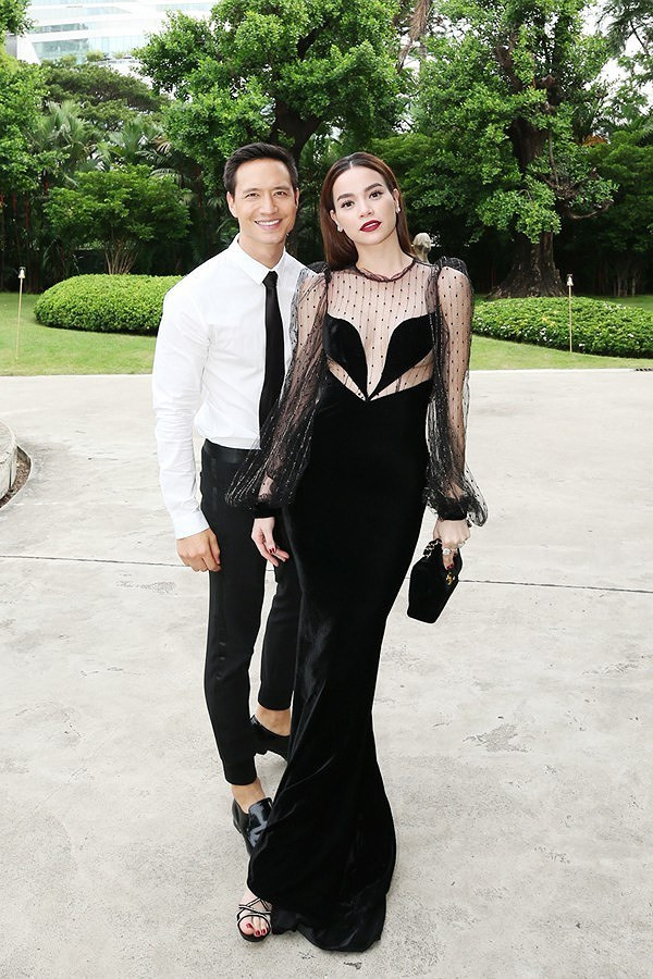 Cả hai diện đồ khá tương đồng mỗi khi xuất hiện cùng nhau.