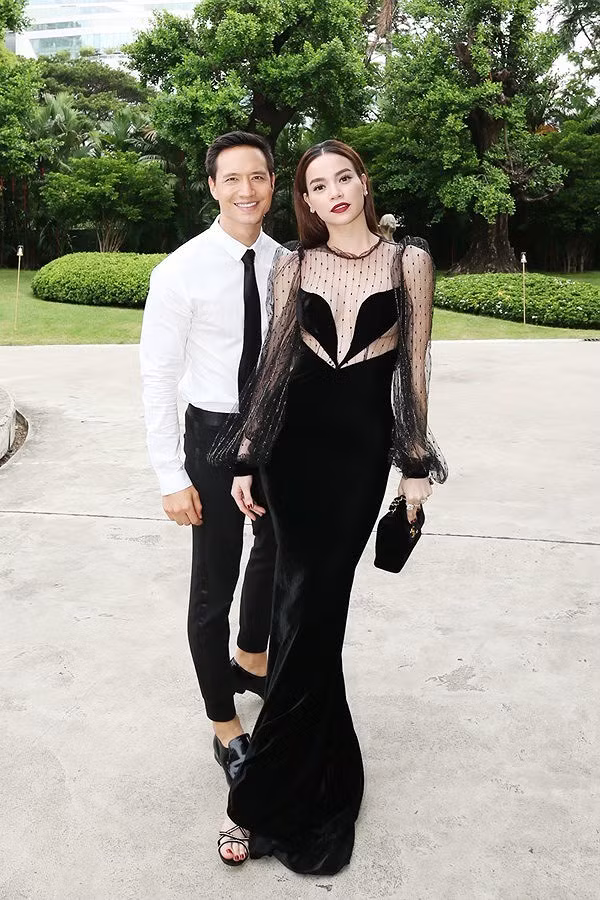 Cả hai diện đồ khá tương đồng mỗi khi xuất hiện cùng nhau.