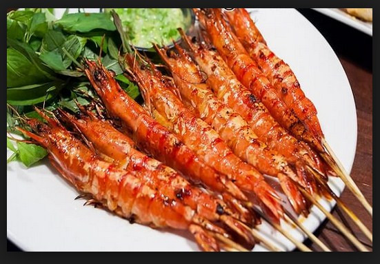 Tôm: Có nhiều axit béo omega-3 và vitamin D, tôm tốt cho xương của bạn, đồng thời giảm viêm và giảm cholesterol.