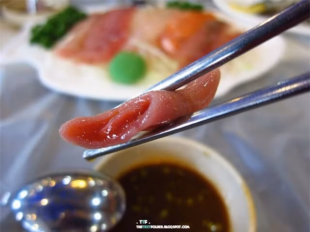 Theo nhiều khách du lịch tới Hàn Quốc, món ăn từ cá dương vật dai, ngon, có vị như hàu, sò tươi.