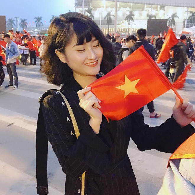 Nguyễn Thùy Dương - bạn gái tiền vệ Nguyễn Huy Hùng - cũng nhanh chóng bắt trend bằng cách đăng nhiều hình chụp của chính mình trong quá khứ. Ảnh: @ntd.cesc.