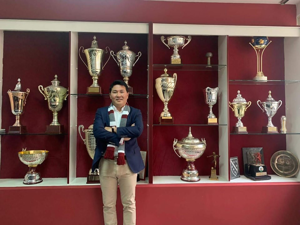 Trừ những lúc cần diện vest hay trang phục sang trọng để đi sự kiện thì ông Nam ăn mặc khá giản dị với áo sơ mi, áo phông và quần âu.