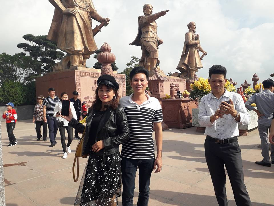 Cách chọn trang phục của Lê Thị Dần ngày càng sang chảnh và hiện đại hơn.