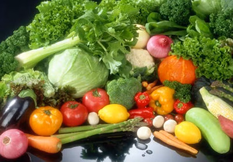 Đối với các loại rau, củ, quả như bắp cải, cải thảo, cà chua, cà rốt, khoai tây… sau khi mua về, các bạn có thể để ở nơi thoáng mát chứ không nhất thiết phải cho vào tủ lạnh.