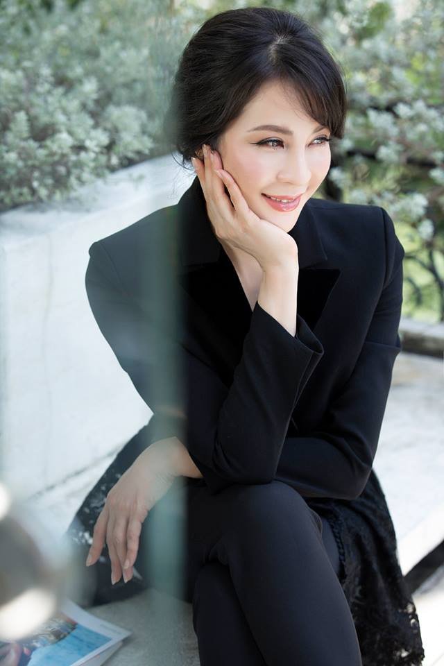 Người đẹp sinh năm 1973 có chế độ dinh dưỡng đơn giản, ăn sáng và trưa nhiều, tối ăn ít và luôn chú ý kiểm soát năng lượng nạp vào cơ thể.