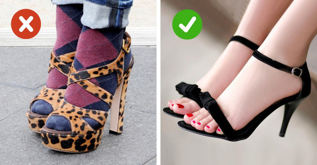 Dép với tất: Đừng bao giờ đi tất khi mang dép. Một đôi dép hoặc giày hở mục đích là để khoe bàn chân của bạn.
