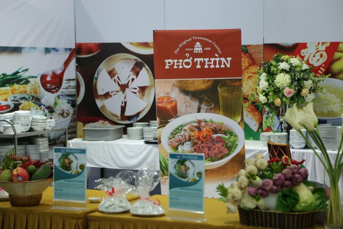 Trong thời gian hội nghị thượng đỉnh Mỹ - Triều diễn ra tại Hà Nội, khu nhà ăn sẽ mở cửa liên tục để phục vụ các phóng viên trong và ngoài nước tác nghiệp tại Trung tâm báo chí quốc tế. Những bữa ăn trưa và ăn tối tại đây đều miễn phí. Ảnh: Báo Tin Tức.