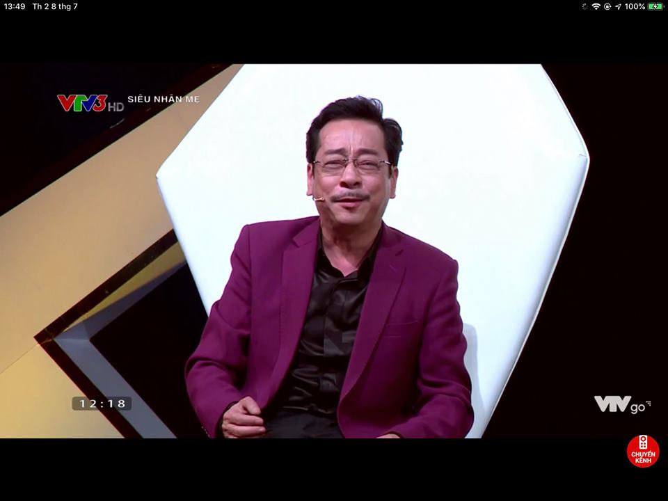 Phong cách thời trang trẻ trung của NSND Hoàng Dũng khiến mọi người khó ai đoán được ông đã 63 tuổi.