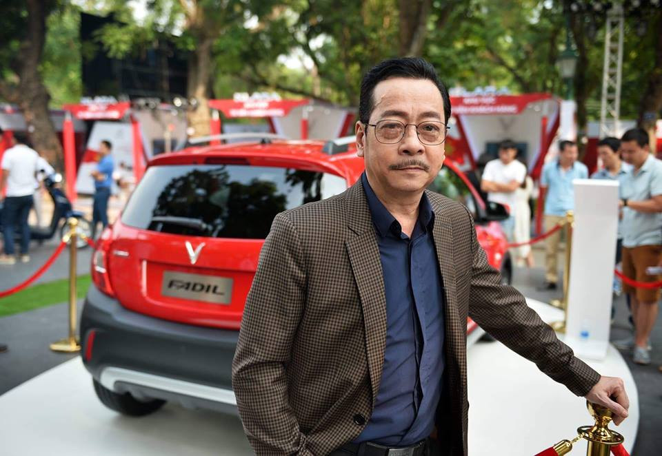 Đi sự kiện thì lúc nào NSND Hoàng Dũng cũng đóng vest lịch lãm.