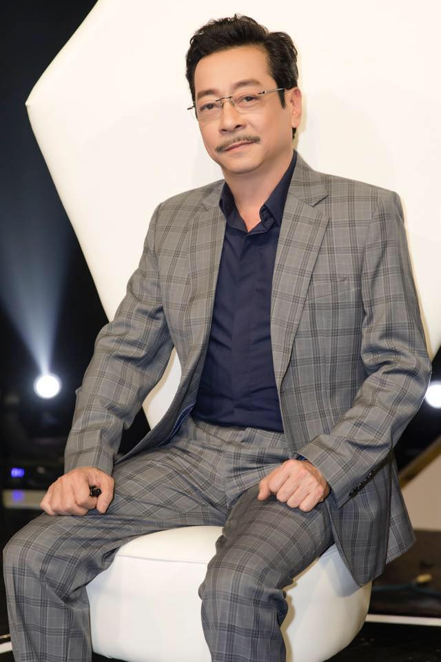 Dù là trong phim hay ngoài đời thực, NSND Hoàng Dũng đều gây ấn tượng với cách ăn mặc cực lịch lãm và trẻ trung.