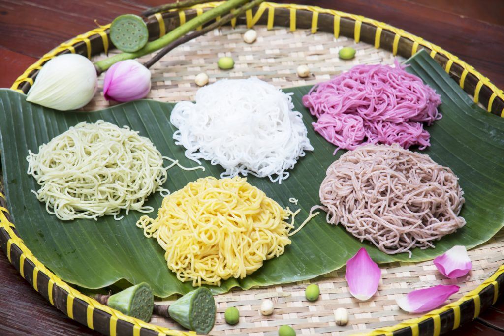 Đây là đặc sản Cổ Loa được người dân dâng cúng hàng năm vào dịp lễ hội đền (ngày 6 tháng Giêng), hay ngày 13 tháng Tám (ngày ăn hỏi công chúa Mỵ Châu). Ảnh: Làng bún.