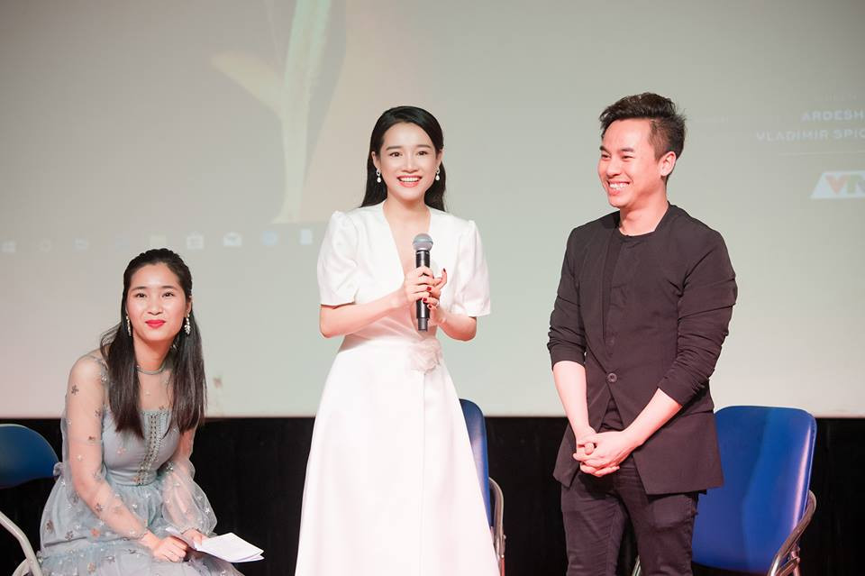 Sau khi kết hôn với Trường Giang, Nhã Phương được nhận xét là có gu thời trang ngày càng nhã nhặn, trẻ trung.