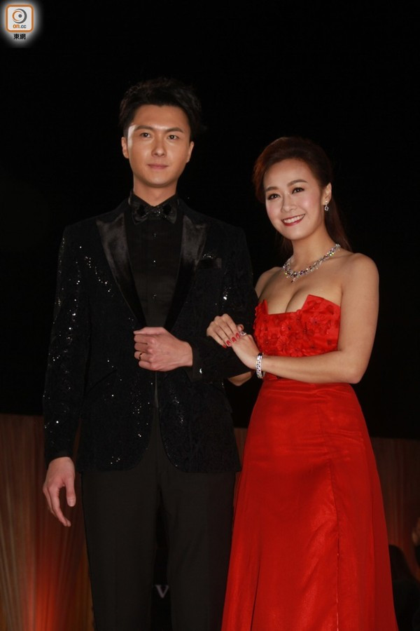 Váy cúp ngực cũng là một trong những item được cô nàng ưu ái.