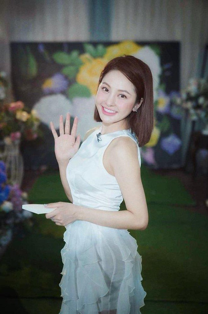 Những đường cong quyến rũ cùng gu thời trang táo bạo, không mấy khó hiểu vì sao hot girl “thị phi” Trâm Anh lại khiến cánh mày râu si mê đến vậy.