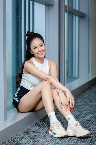 Trâm Anh thường xuyên khoe dáng trong trang phục phong cách thể thao. Ảnh: Internet.