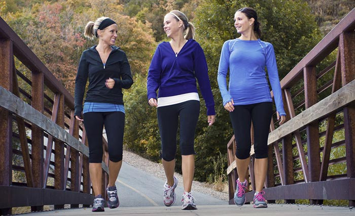 Kết hợp một chế độ tập luyện vào lịch trình hàng ngày: Tập thể dục và giảm cân luôn đi đôi với nhau. Mỗi ngày dành 15 phút đi bộ hoặc đi cầu thang bộ thay vì thang máy là những cách tốt để bắt đầu luyện tập.