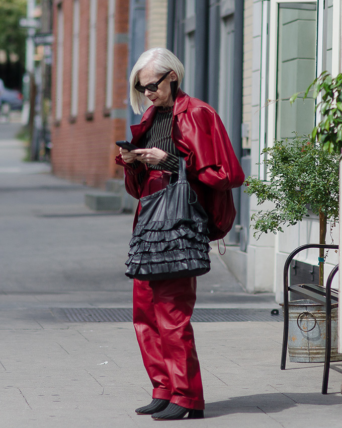 Lyn tin rằng thời trang, quần áo sẽ nói lên người chủ của nó là ai và cũng chính cách phối đồ khiến bạn trở nên trẻ trung hơn hay già dặn đi.