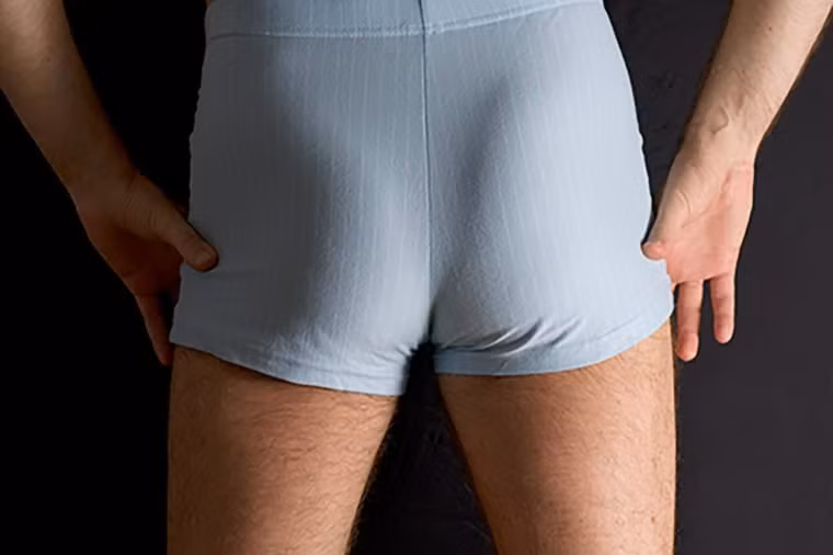 Hậu môn: Rửa tay sau khi đi vệ sinh đã được các chuyên gia khuyến cáo từ lâu. Bởi tay chạm vào hậu môn là cách đơn giản để các vi khuẩn nguy hiểm như E.coli lây lan. Tiếp xúc tay với hậu môn là con đường ngắn nhất lây lan vi khuẩn từ hệ thống đường tiêu hóa thông thường vào miệng hoặc mắt.