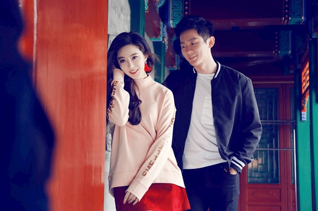 Thông tin Phạm Băng Băng tuyên bố chia tay Lý Thần sau 4 năm hẹn hò đã khiến người hâm mộ bất ngờ và tiếc nuối. Thủa còn mặn nồng, cả hai sở hữu gu thời trang đồng điệu và thường xuyên khiến giới mộ điệu mê mẩn với những set đồ đôi thời thượng.