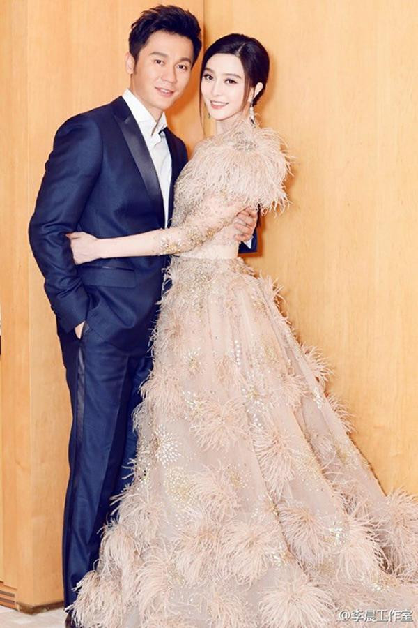 Cả hai luôn toả sáng và đẳng cấp trong những bộ cánh dạ hội sang chảnh.