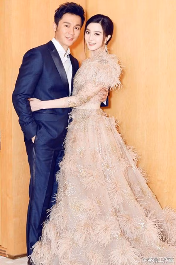 Cả hai luôn toả sáng và đẳng cấp trong những bộ cánh dạ hội sang chảnh.