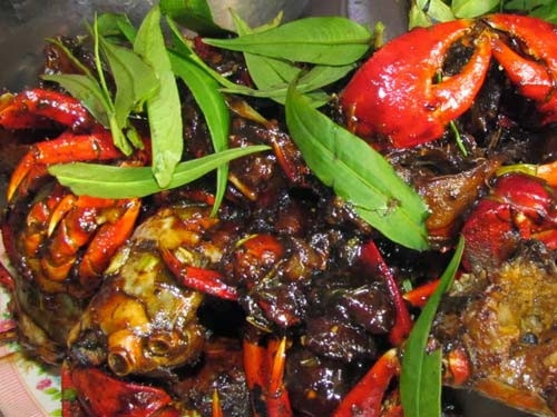 Ba khía rang me là một trong những món đặc sản Cần Thơ khá nổi tiếng, có hương vị độc đáo mà thực khách một khi thử qua đều rất khó quên. Cách chế biến ba khía rang me tuy không quá khó nhưng phải rất khéo léo thì mới ngon.