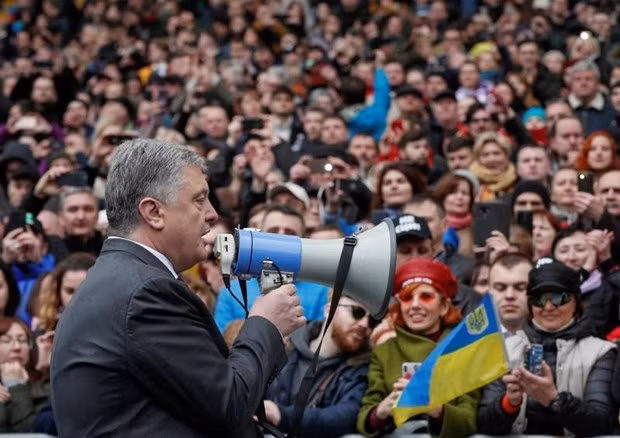 Bau cu Ukraine vong hai: Tong thong chap nhan dieu kien tranh luan