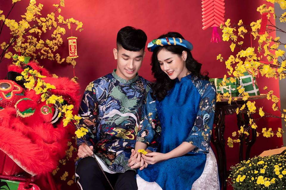 Cặp đôi Trọng Đại - Huyền Trang gần đây còn thực hiện bộ ảnh Tết với áo dài cách tân và hoa mai.