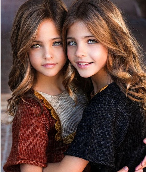 Ava Marie và Leah Rose, hai cô bé người mẫu, được xem là cặp sinh đôi đẹp nhất thế giới.