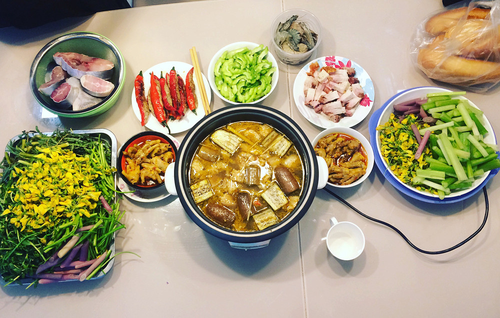 Mùi mắm thực sự không dễ ăn đối với nhiều người nhưng một khi đã ăn thì bạn sẽ nghiện. Đây là món lẩu có giá trị cao khi nó kết hợp và hội tụ nhiều món đặc sản và sản vật quý giá khác. Khi thưởng thức lẩu mắm, ta sẽ cảm nhận được vị ngon, hương nồng.