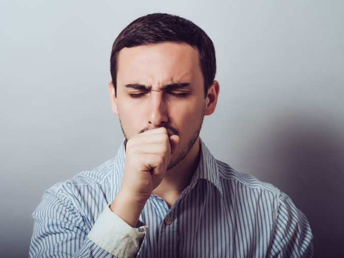 2. Chống cảm và ho: Một tác dụng khác của sữa nghệ là giúp chữa ho và cảm lạnh, ngăn ngừa nhiễm trùng tái phát. Thức uống này còn giúp làm sạch đờm từ đường hô hấp của chúng ta và giúp làm dịu chứng đau họng. Điều này làm giảm các cơn ho và nghẹt mũi. Ảnh: Boldsky.