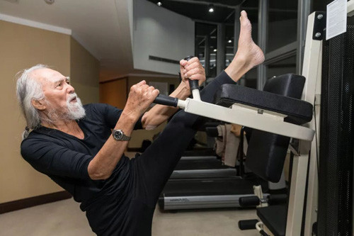 Bi quyet giu co the cuong trang nhu cu ong nguoi mau 83 tuoi-Hinh-2