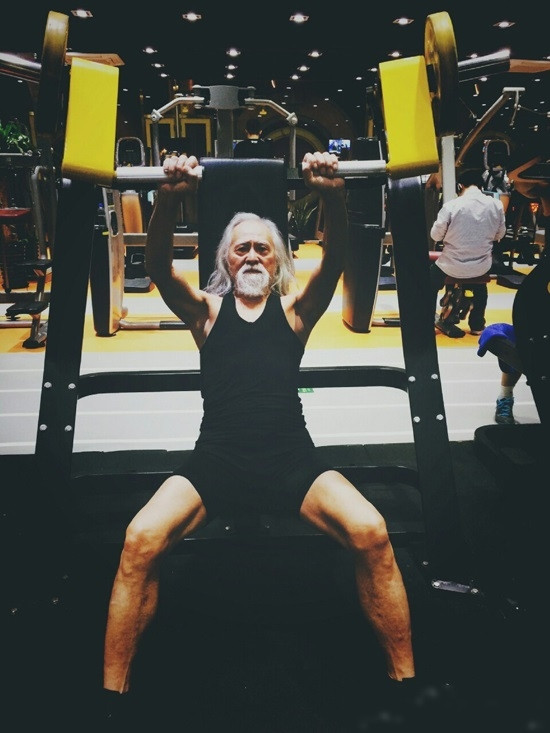 Bi quyet giu co the cuong trang nhu cu ong nguoi mau 83 tuoi-Hinh-3