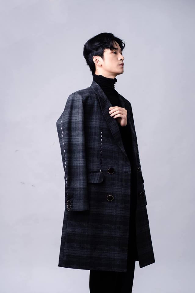 Khác với vẻ hiền lành, thư sinh trong phim, Trần Nghĩa ngoài đời sở hữu phong cách thời trang lịch lãm, đầy nam tính. Ảnh: FBNV