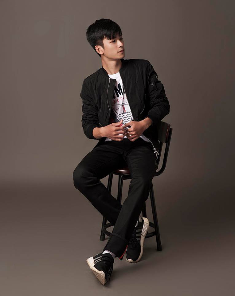 Đôi khi, Trần Nghĩa cũng chọn phong cách thời trang bụi bặm khi đi chơi.