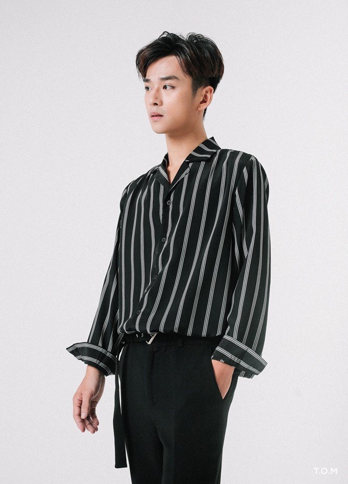 Cách phối áo sơ mi kẻ với quần âu vừa lịch lãm vừa lãng tử.