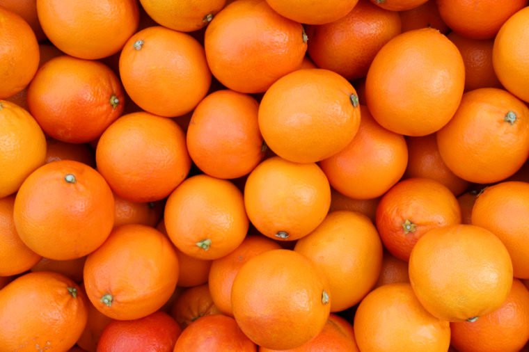 Cam: Chất xơ cộng với vitamin C trong quả cam là những tác nhân giúp ngăn ngừa ung thư tuyệt vời.