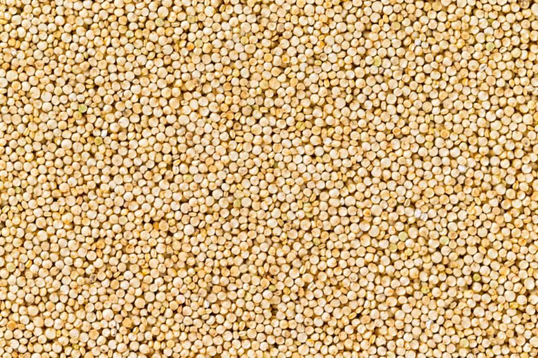 Hạt diêm mạch (quinoa): Không giống như hầu hết các loại ngũ cốc, diêm mạch là một nguồn protein tốt, giúp giảm nguy cơ ung thư. Ảnh: RD.