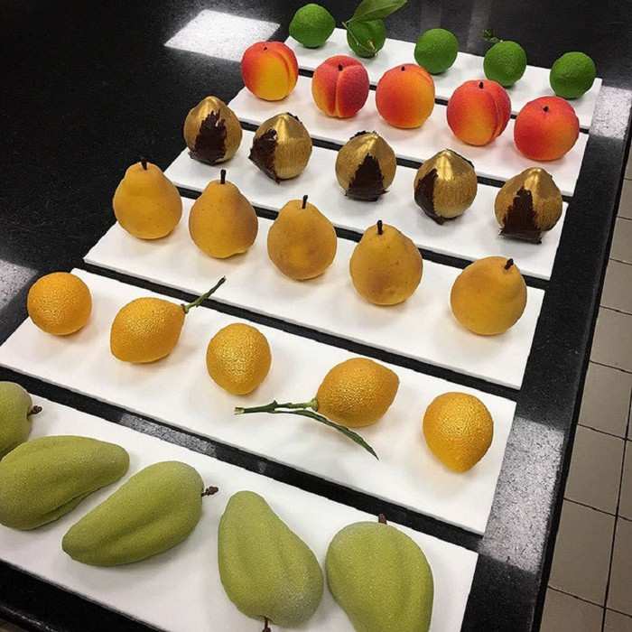 Thoạt nhìn, chúng ta có thể lầm tưởng đây là các loại hoa quả. Thực chất đó là những chiếc bánh ngọt đầy hấp dẫn.