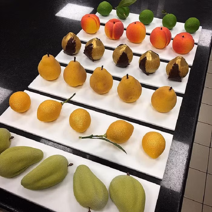 Thoạt nhìn, chúng ta có thể lầm tưởng đây là các loại hoa quả. Thực chất đó là những chiếc bánh ngọt đầy hấp dẫn.