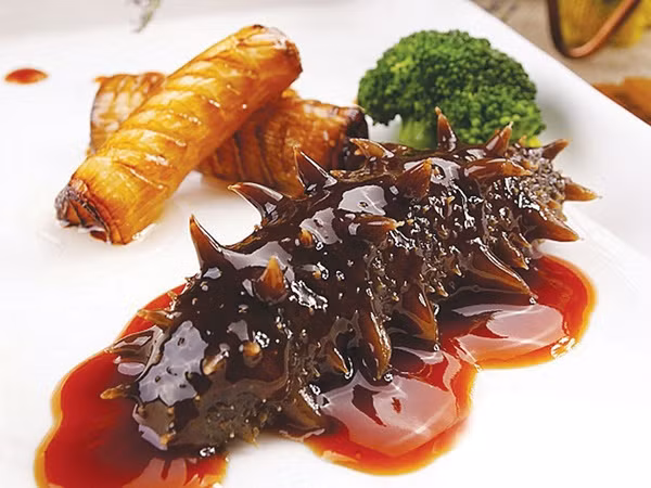 Hải sâm: Cô Tô có ngư trường rộng lớn, đây chính là lợi thế để huyện phát huy nghề khai thác thuỷ sản và phát triển nghề nuôi hải sâm, bào ngư, ngọc trai v.v.. đem lại hiệu quả kinh tế cao.